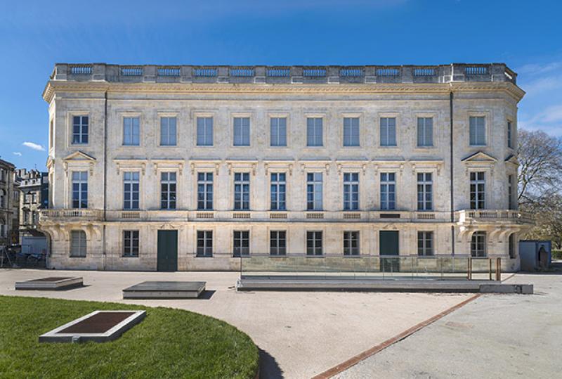 La façade et parvis du Muséum de Bordeaux - Photo F. Deval