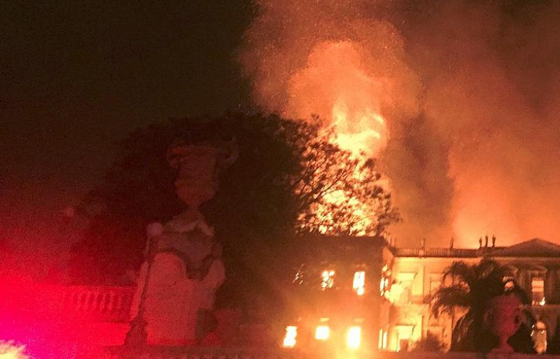Incendie du Musée National le 2 septembre 2018. © Photo Felipe Milanez