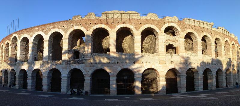Les Arènes de Vérone ont bénéficié de 9 millions d'euros de mécénat par le biais de l'Art Bonus. © Photo Kiban, 2009, Public domain.