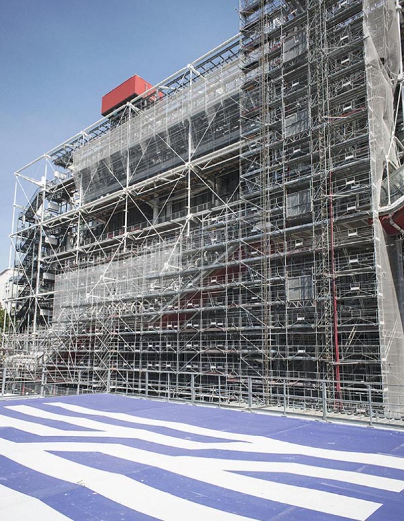 Chantier de rénovation de la chenille du centre Pompidou, état au 27 mai 2020. © Photo Pascal Aimar/Oppic