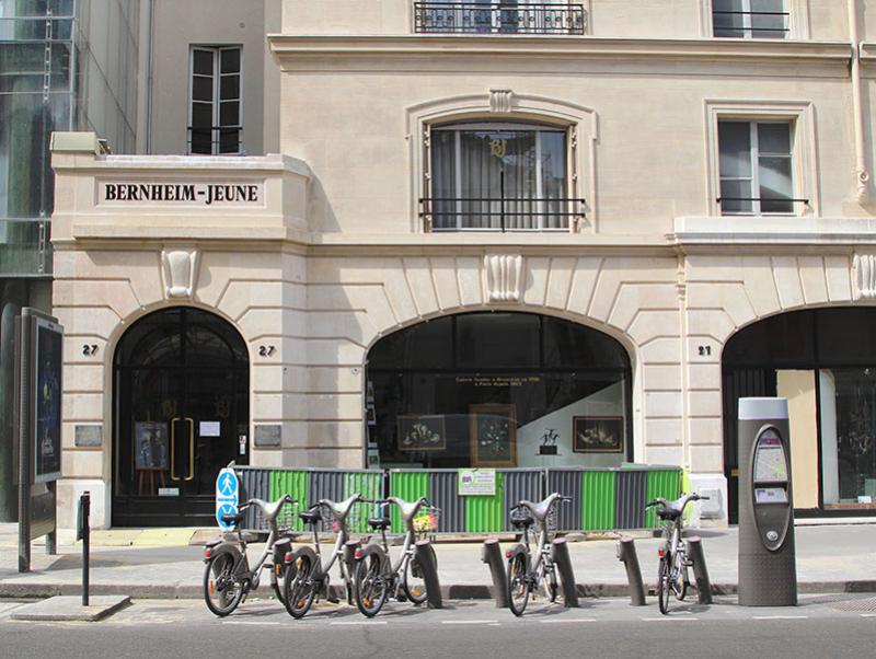 La vitrine de la galerie Bernheim-Jeune, au 27 de l'avenue Matignon à Paris © Photo Ludosane pour LeJournaldesArts.fr, 2015