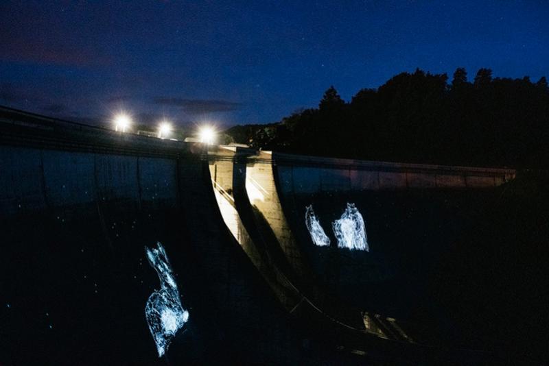 Delphine Gigoux-Martin, Aster, 2021, installation au barrage de Saint-Étienne-Cantalès dans le Cantal. © Photo Franck Juery