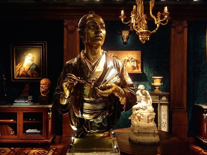 Un des deux bustes de japonais en bronze (1875) sur le stand de Benjamin Steinitz à Fine Arts Paris 2021. © Photo LudoSane pour LeJournaldesArts.fr