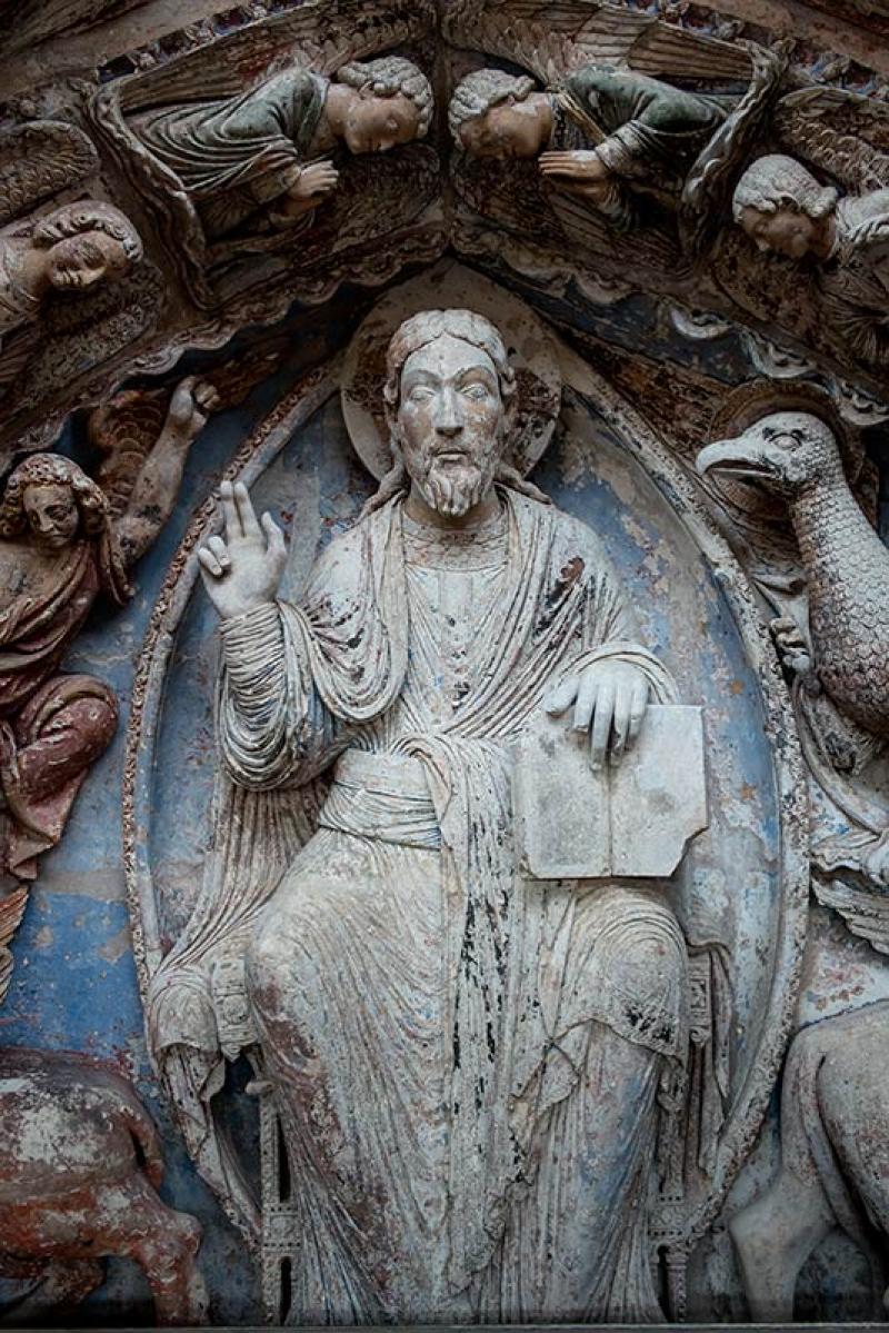 Christ en Majesté, détail du tympan polychrome du portail occidental de la cathédrale d'Angers. © Tim Fox / Drac des Pays de la Loire