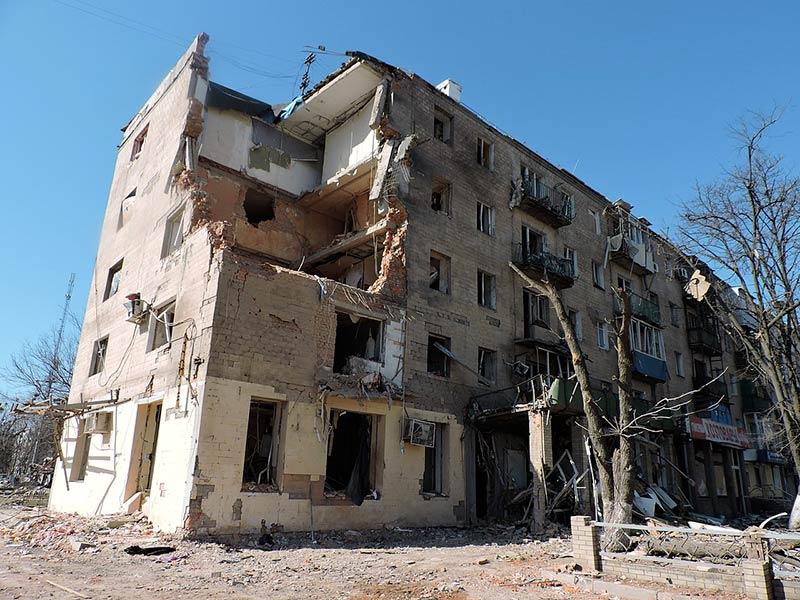 Immeuble détruit par l'armée russe à Kharkiv, Ukraine, mars 2022. © Kharkivian (Serhii Petrov), CC BY-SA 4.0