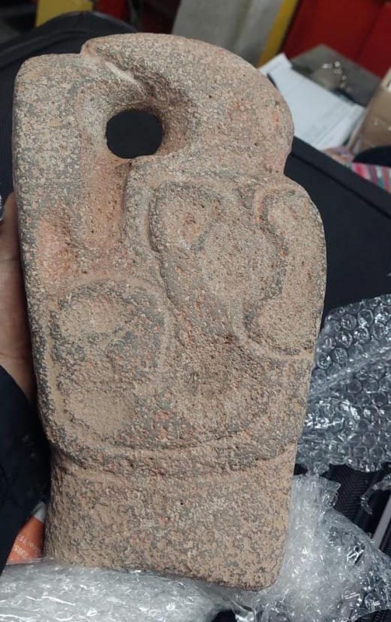 Stèle maya, une des 166 pièces archéologiques maya volées au Guatemala © Policia Nacional Civil de Guatemala / Twitter
