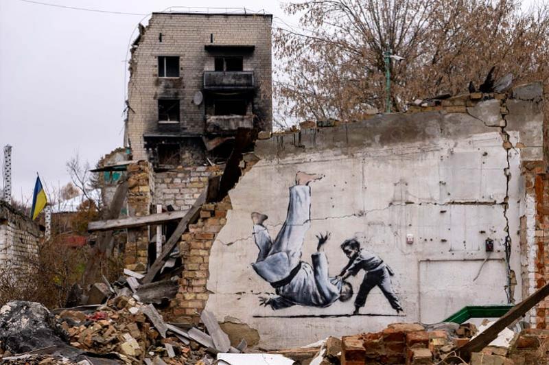 Le pochoir de Banksy dans la ville de Borodyanka en Ukraine © Banksy