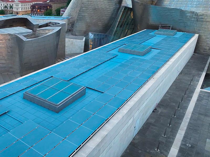 Les panneaux solaires du Musée Guggenheim de Bilbao. Courtesy Guggenheim Bilbao