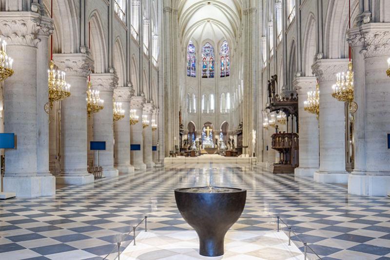 Le baptistère conçu par Guillaume Bardet. © Julio Piatti / Cathédrale Notre-Dame de Paris