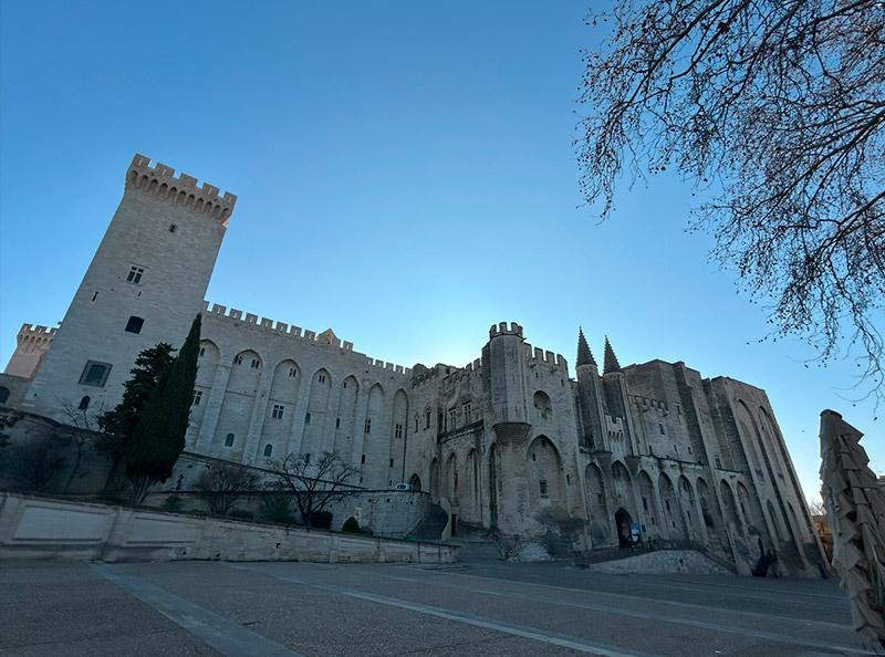 Le palais des Papes à Avignon © Photo cabinet Elsa Olu