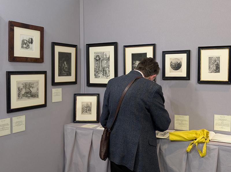 Le stand de la galerie Den Otter (Rotterdam) à la 4e édition de Paris Print Fair © Photo Ludovic Sanejouand pour LeJournaldesArts.fr 2025