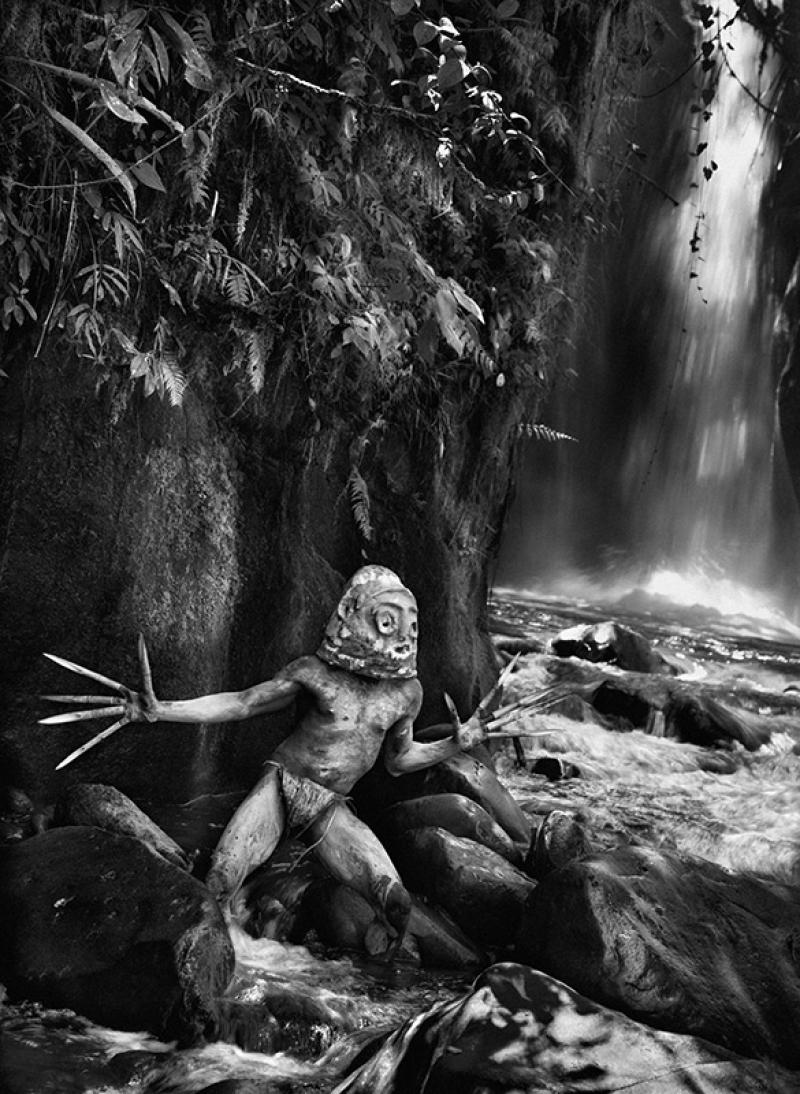 Sebastião Salgado, Mudman, Paya, province des Hautes-Terres occidentales, Papouasie-Nouvelle-Guinée, 2008, collection MEP, Paris. © Sebastião Salgado