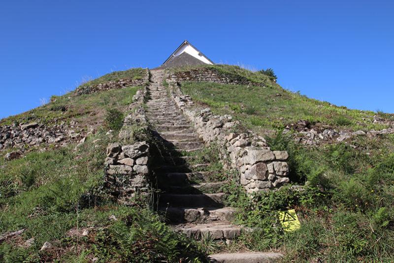Le tumulus Saint-Michel à Carnac © Photo Lionel Allorge - CC BY-SA 3.0
