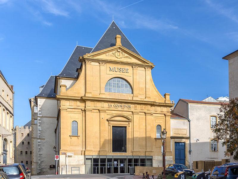Entrée du Musée de la Cour d’Or par l'ancienne Église des Petits-Carmes (XVIIe s.), Metz, Photo Alexandre Prevot, 2019, CC BY-SA 2.0
