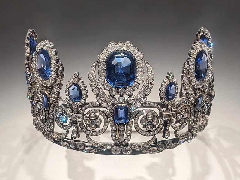 Diadème de la parure de la reine Marie-Amélie et de la Reine Hortense volé au Louvre le 19 octobre 2025. © Shonagon, 2023, CC0 1.0