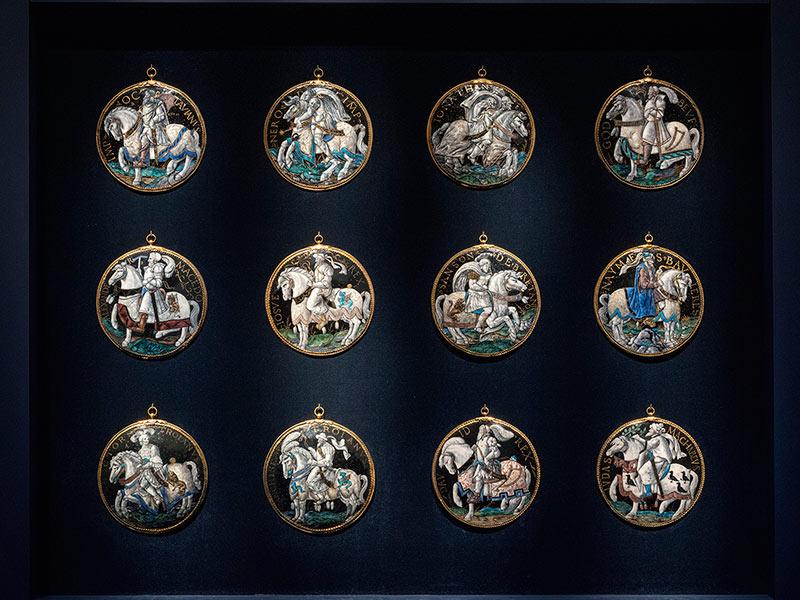 Vue de l'exposition « Immarcescible – Les émaux de Limoges de la Renaissance » à la Galerie Kugel. © Guillaume Benoit