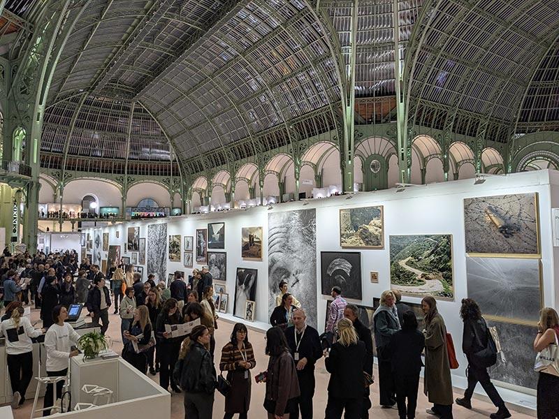 Soirée de vernissage de Paris Photo 2025 © Photo Ludovic Sanejouand pour LeJournaldesArts.fr