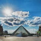 La pyramide du musée du Louvre.