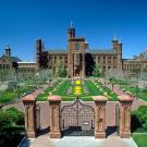 Le « Château », bâtiment originel de la Smithsonian Institution, est aujourd'hui son centre administratif. - Crédit : Dane A.&nbsp;Penland&nbsp;/ Smithsonian