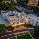 Arkansas Museum of Fine Arts à Little Rock, avec l'extension conçue par Studio Gang au centre du bâtiment. - Crédit : Tim Hursley