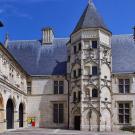L'Hôtel des Échevins à Bourges abrite le Musée Estève.