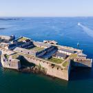 Vue aérienne de la Citadelle de Port-Louis, dans le Morbihan. - Crédit : Musée national de la Marine&nbsp;/ Romain Osi