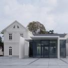  Max Ernst Museum, Brühl, 2012.  - Crédit : <a href="https://commons.wikimedia.org/wiki/File:Max_Ernst_Museum_1,_Br%C3%BChl.jpg" title="Voir la source" target="_blank">Rainer Mader</a>